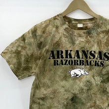 Hanes Men's Graphic T Shirt Arkansas Razorbacks Tie Dye Brown Green Size M