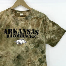 Hanes Men's Graphic T Shirt Arkansas Razorbacks Tie Dye Brown Green Size M