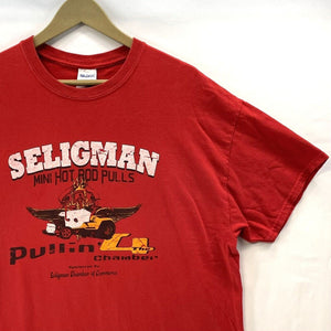 Gildan Men's Souvenir T Shirt Mini Hot Rod Pulls Seligman MO Red Size XL