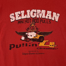 Gildan Men's Souvenir T Shirt Mini Hot Rod Pulls Seligman MO Red Size XL