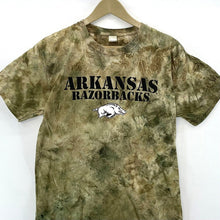 Hanes Men's Graphic T Shirt Arkansas Razorbacks Tie Dye Brown Green Size M